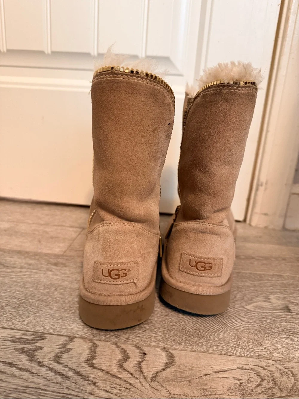 UGG Classic Short Sparkle Zip Boots – Women’s Size 7